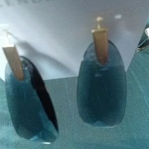 Kendra Scott Jewelry - Kendra Scott maize earring in teal glass Kendra Scott Jewelry - Kendra Scott maize earring in teal glass